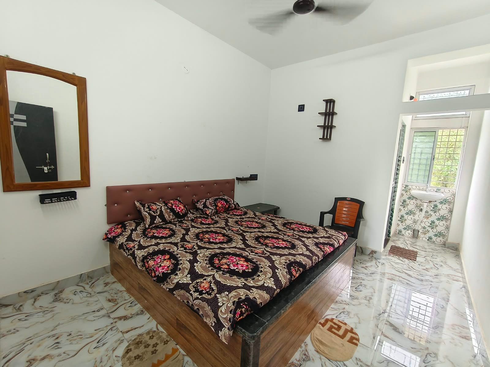 Room 203 - Double Bed with Child Bed - photo 1