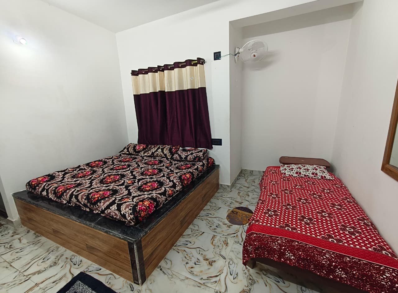 Room 204 - Non-AC Four Bed Room - photo 2