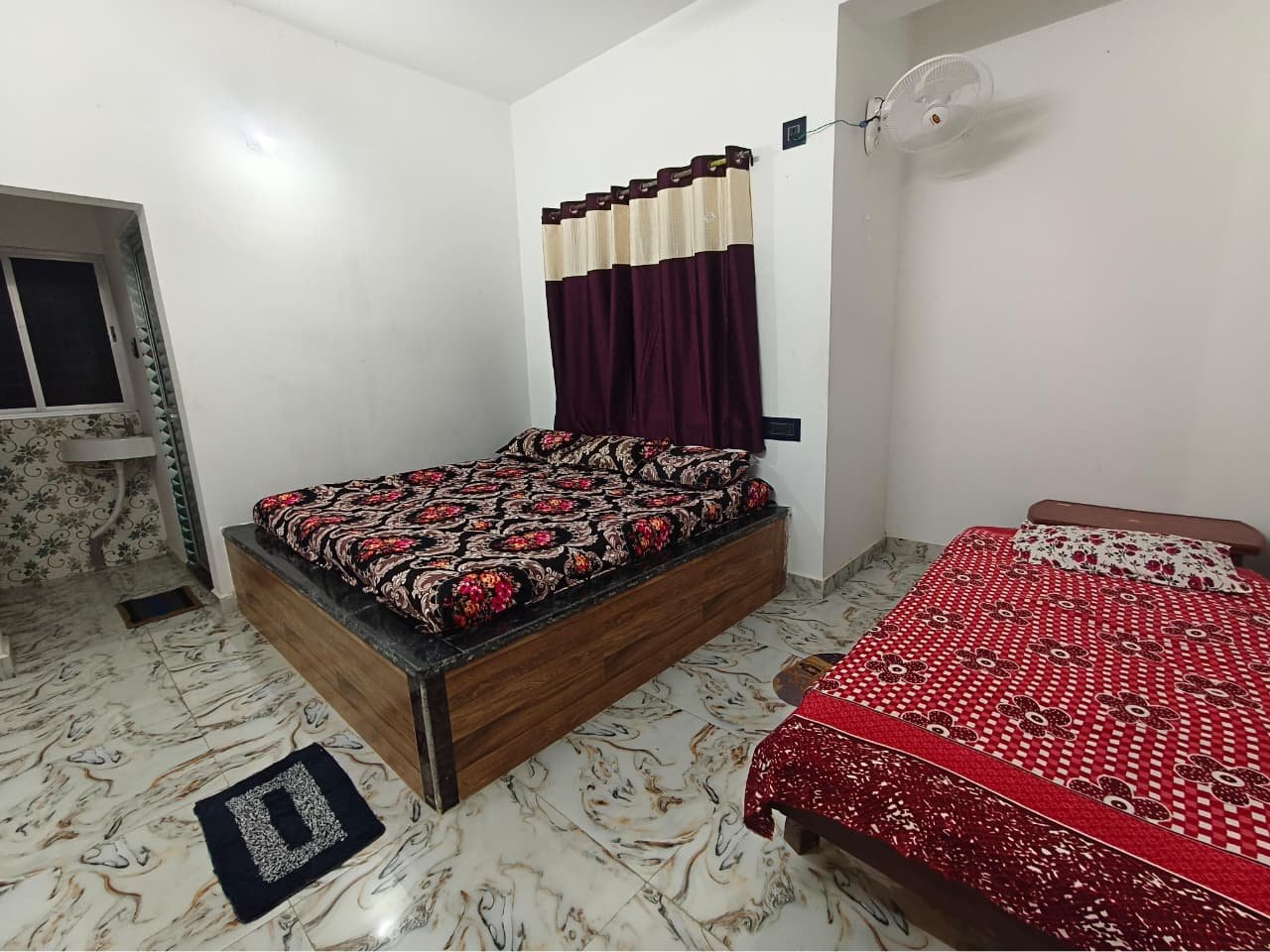 Room 204 - Non-AC Four Bed Room - photo 3