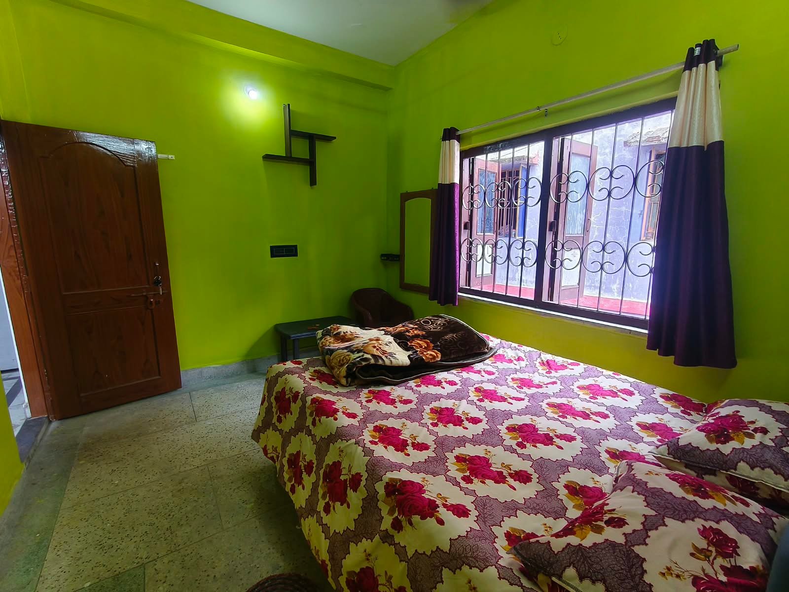 Room 205 - Double Bed with Child Bed - photo 2