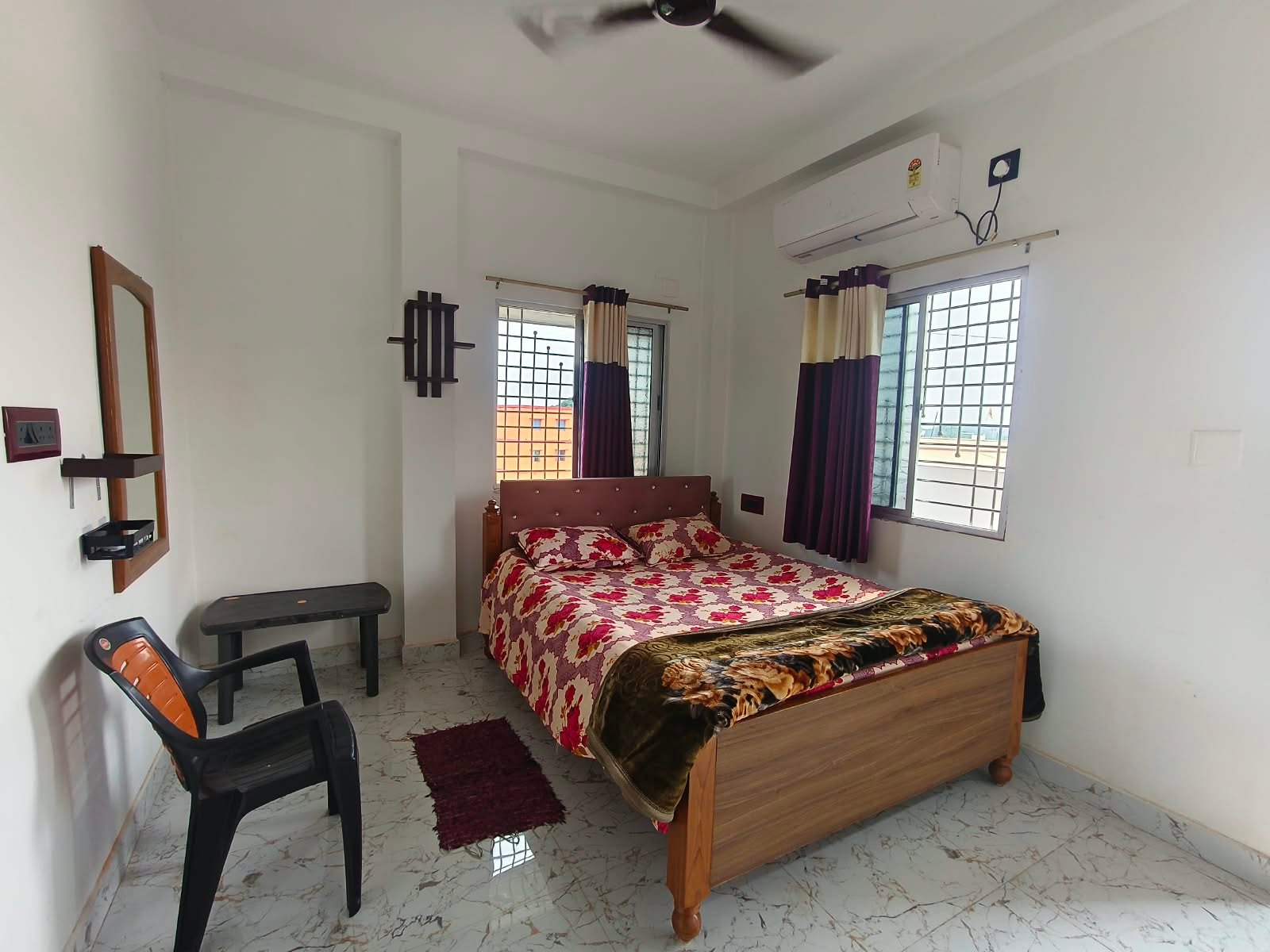 Room 207 - AC Triple Bed with Balcony - photo 1