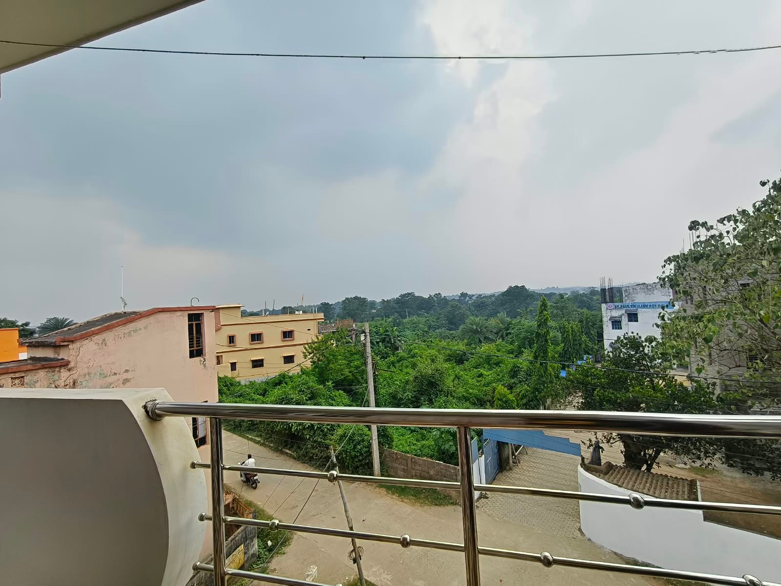 Room 207 - AC Triple Bed with Balcony - photo 2