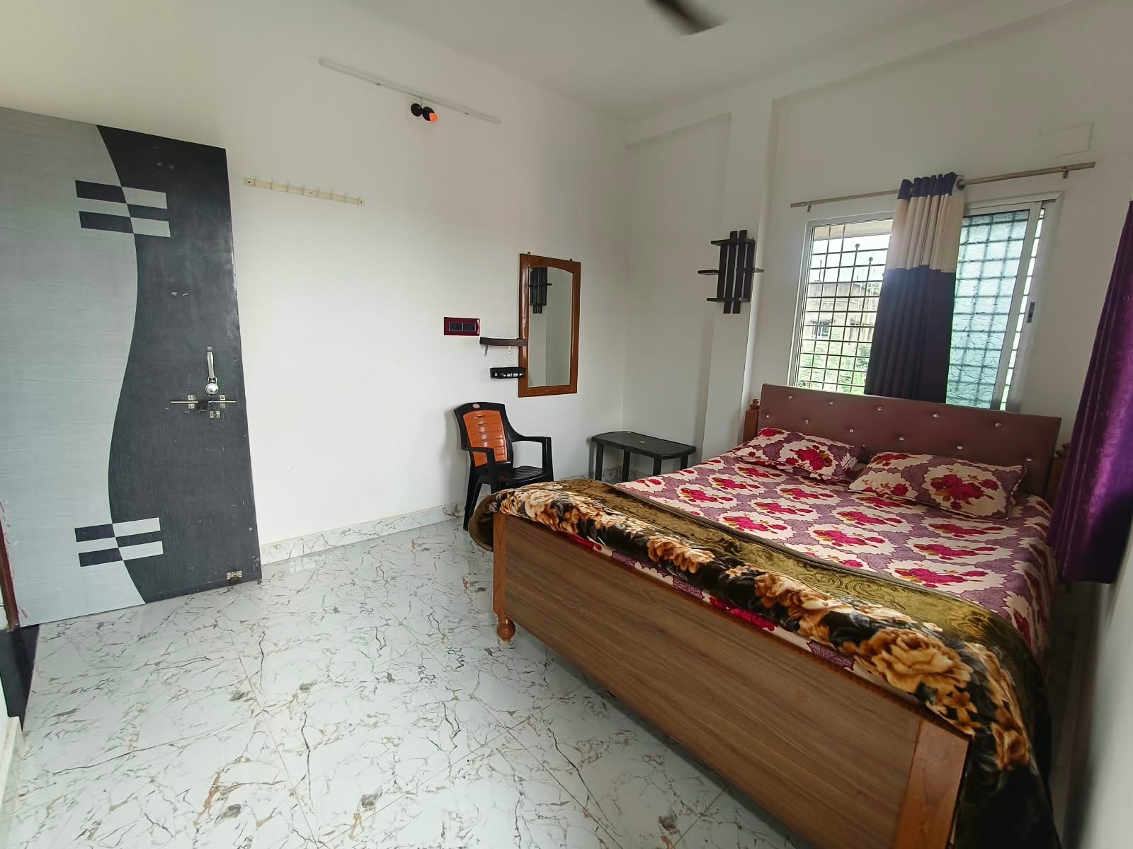Room 207 - AC Triple Bed with Balcony - photo 5